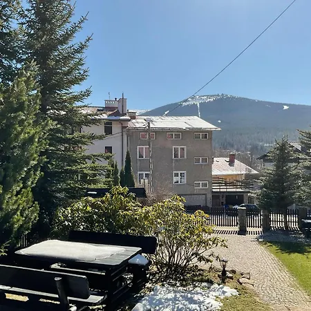 ホームステイ Pod Lasem シクラルスカ・ポレンバ