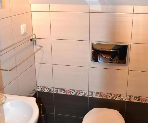 ホームステイ Pod Lasem シクラルスカ・ポレンバ